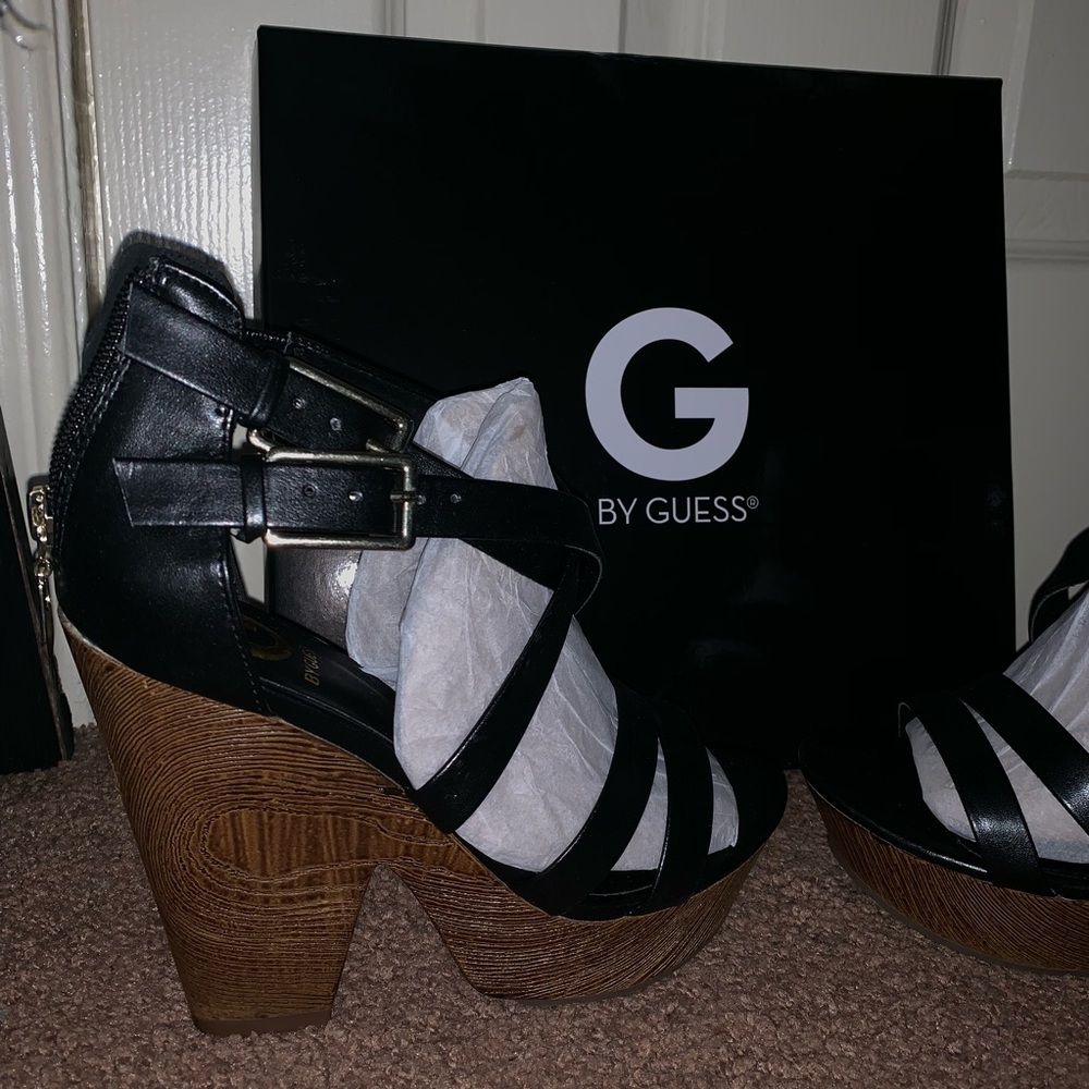 Guess wedges